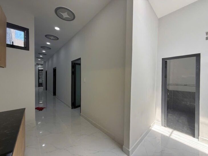 Bán nhà đường 275 Lê Văn Việt ( Sau Chợ Hiệp Phú). 100M2 NGANG 5m. Giá 5.95 Tỷ