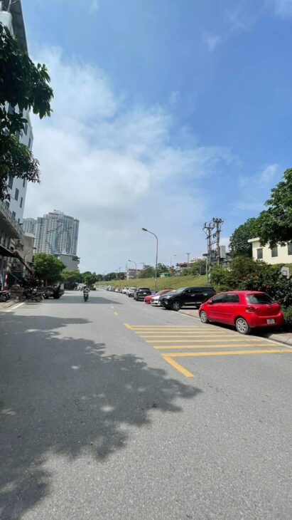 bán nhà Ngọc Thuỵ, 160m, mặt tiền 8m, ngõ thông, 7 chỗ vào nhà bán nhà Ngọc Thuỵ, 160m, mặt tiền 8m, ngõ thông, 7 chỗ vào nhà