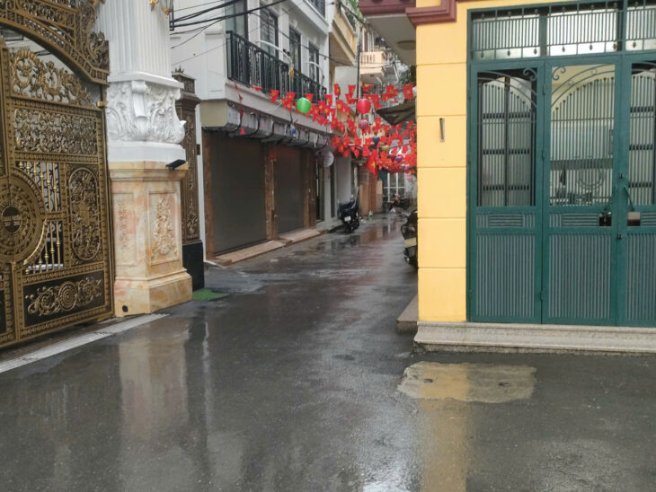 Nhà đẹp Hoàng Quốc Việt, gần ôtô, hồ điều hòa, DT30m2, MT4m, 6 tầng thang máy ( 9.5 tỷ)