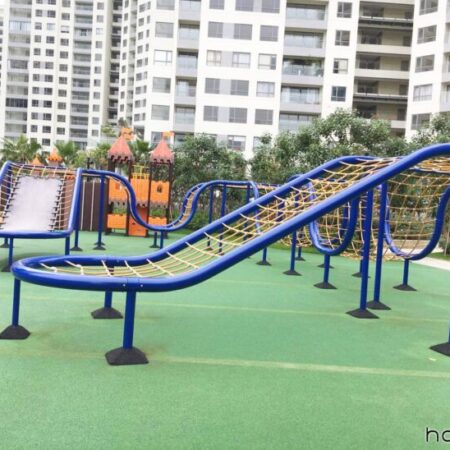 Lắp đặt thiết bị leo dây kết hợp cầu trượt tại khu vui chơi