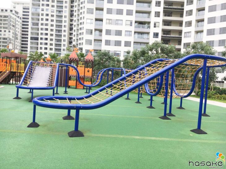 Lắp đặt thiết bị leo dây kết hợp cầu trượt tại khu vui chơi