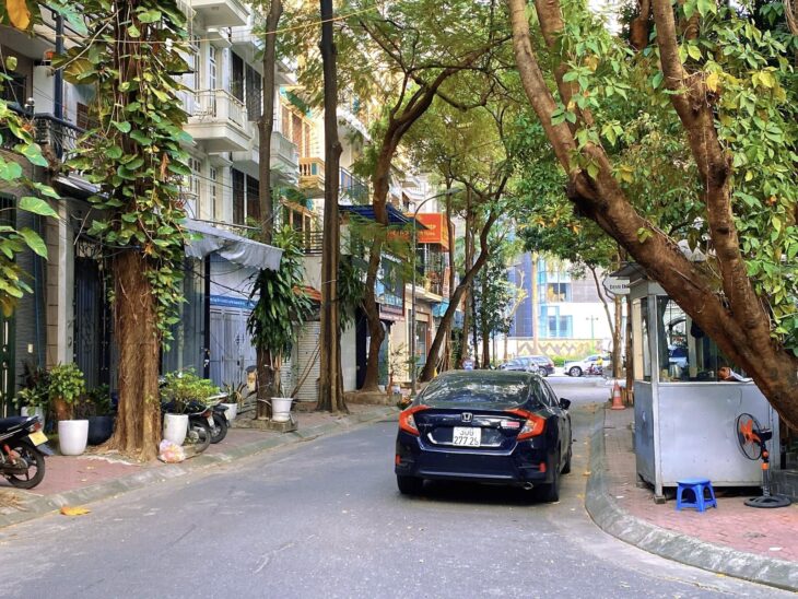 nổi bật một căn ! Phân lô mặt ngõ Nguyễn Khánh Toàn, xe con tránh hoạt động, 80m, Mặt tiền 9m