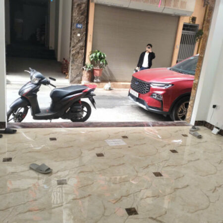 Nhà Hoàng Quốc Việt, ôtô vào nhà, gần hồ điều hòa, DT35m2, MT4m, 6 tầng thang máy (chỉ 16 tỷ)