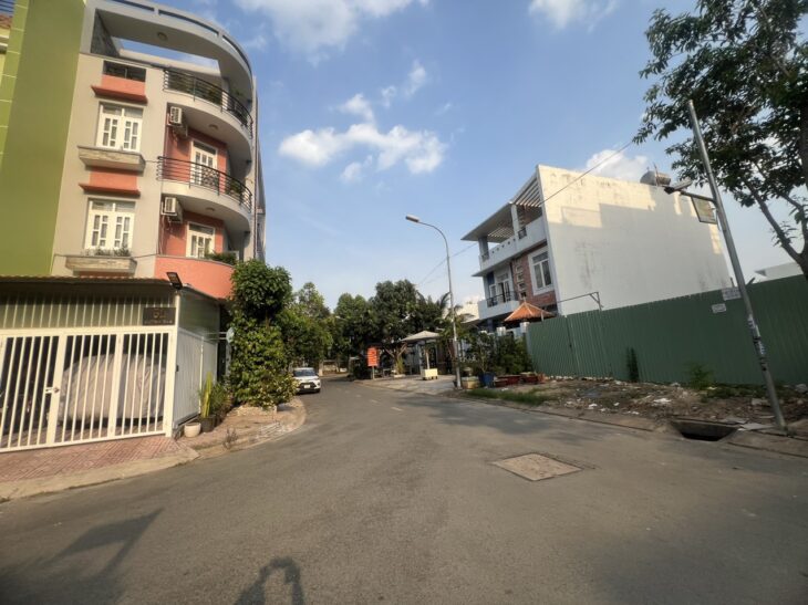 Chính chủ gửi bán nhà 4x20m, trệt 2 lầu sân thượng, view công viên – 18 tỷ