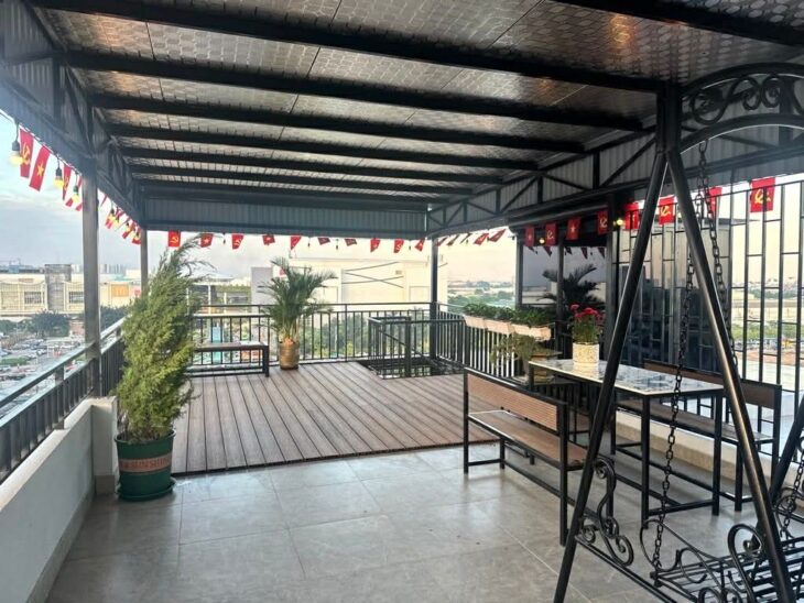 nhà đẹp Cổ Linh, 8 tầng thang máy, đối diện Aeon, gara, full nội thất