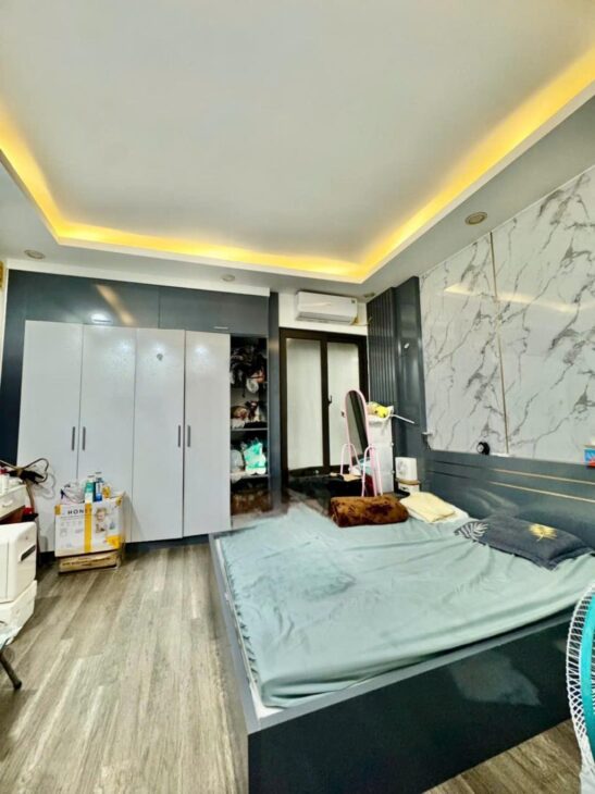 Bán nhà Giải Phống, Hoàng Mai, Ô tô vào nhà, 6T TM, 58m2, 15 tỷ(MTG)