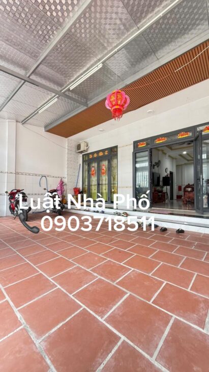 NHÀ 2 TẦNG BTCT MỚI TINH 127M2 NGANG HƠN 7 MÉT, Ô TÔ NGỦ TRONG NHÀ GIÁP QUẬN 12. NHÀ 2 TẦNG BTCT MỚI TINH 127M2 NGANG HƠN 7 MÉT, Ô TÔ NGỦ TRONG NHÀ GIÁP QUẬN 12.