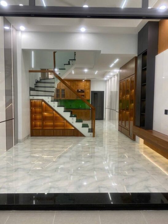 Nhà mặt tiền đẹp ở ngay đường số ,4 tầng 75m,oto ngủ trong nhà,đường trước nhà 8m,gần Bv Lê Văn