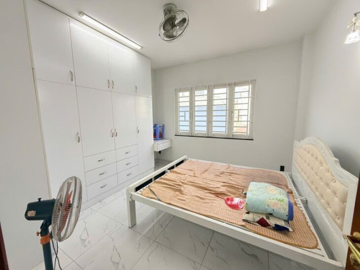 Bán nhà đường Hồ Văn Tư, Trường Thọ, Thủ Đức. DT 64 m2, 4 tầng, SH. Giá 7.9 tỷ. LH: 0933125879