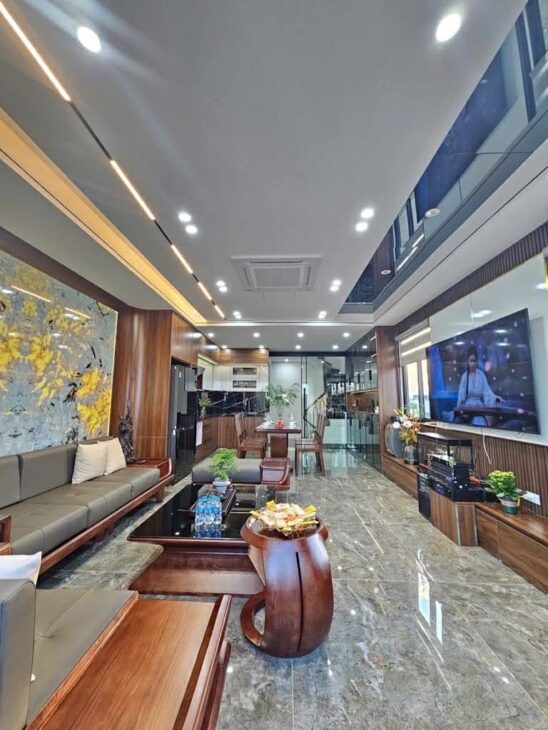 nhà đẹp Cổ Linh, 8 tầng thang máy, đối diện Aeon, gara, full nội thất