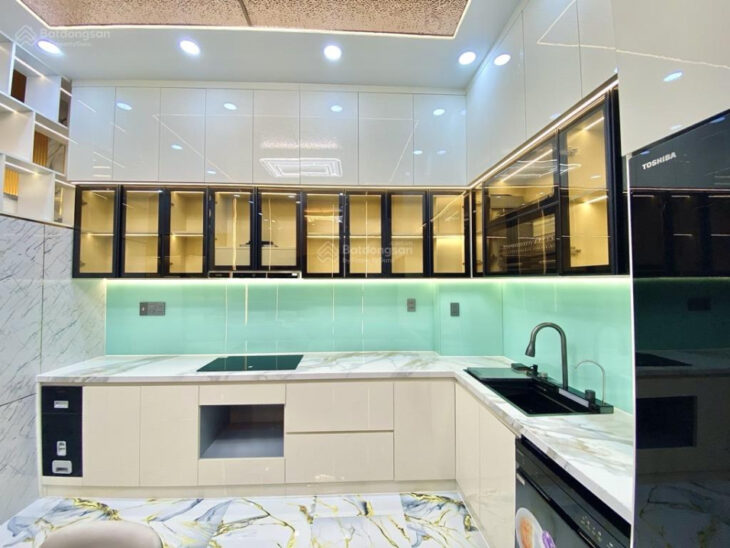 Nhà mới 3 lầu, DT 4X12.5M, đường xe hơi, full nội thất, Huỳnh Văn Nghệ, Tân Bình, HCM giá gần 8 tỷ.