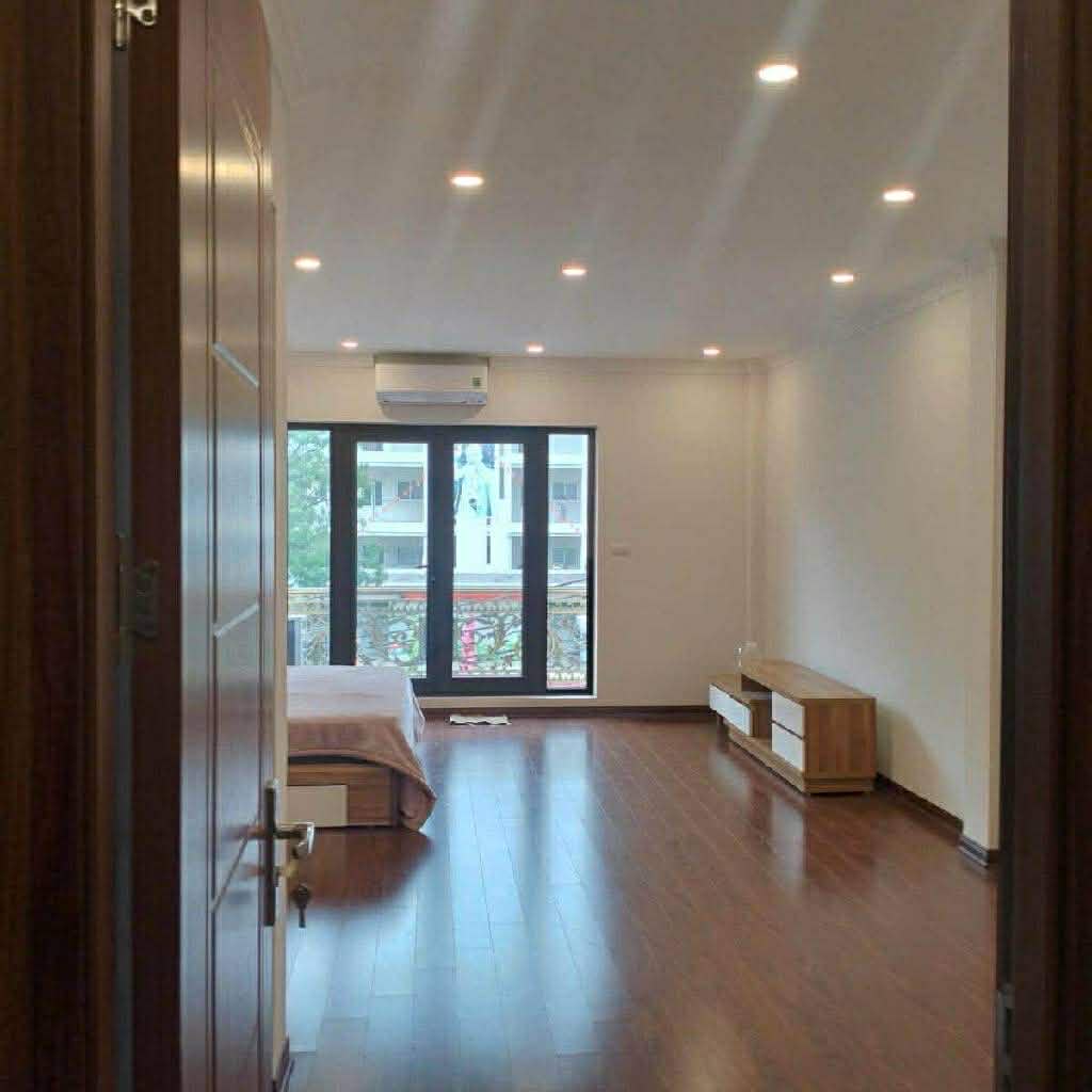 nhà đẹp trung tâm Sài Đồng, vỉa hè, ôtô tránh, kinh doanh, full nội thất