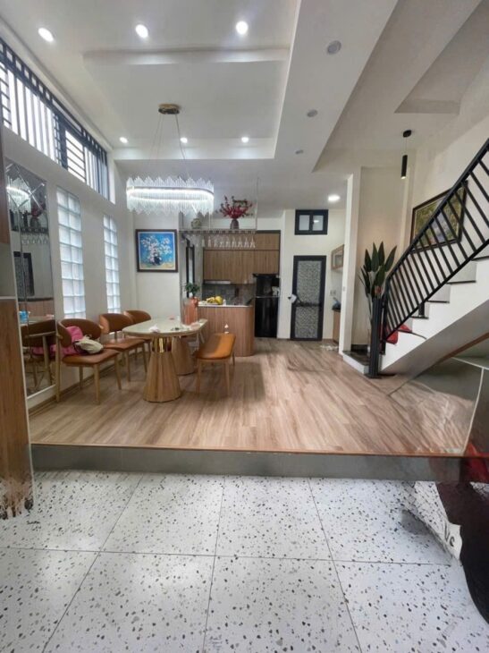 Bán nhà phố Trạm – Bát Khối, Long Biên 40m² 5 tầng 10.85 tỷ