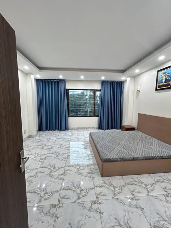 nhà đẹp Ngọc Lâm, 70m x 5 tầng, kinh doanh, vỉa hè, ôtô tránh