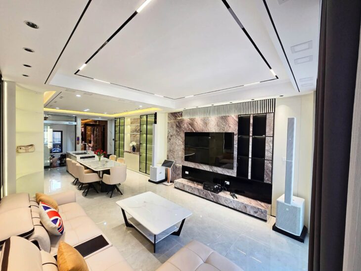 bán nhà khu tái định cư Ngọc Thuỵ, 58m x 7 tầng, vỉa hè, mặt đường 12m, kinh doanh, full nội thất