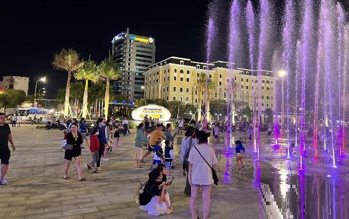 # Nhà Mặt Tiền đưởng 10.5 Núi Thành, gần DOWNTOWN 157m2, ngang 8m, ~160tr/m2