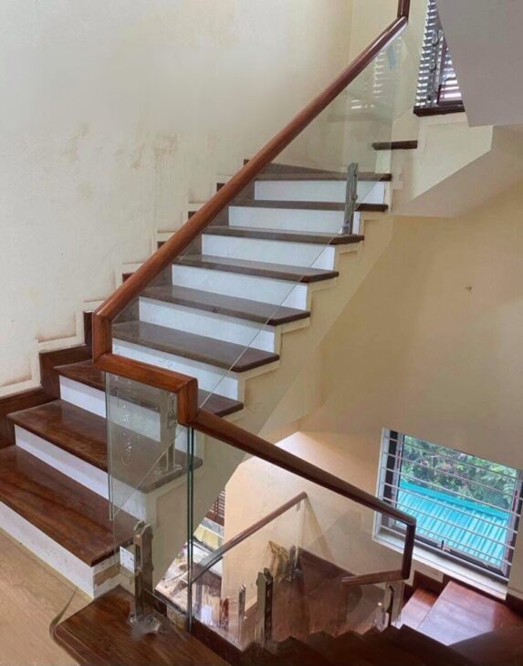Tôi cho thuê nhà lô góc, mới, Nam Trung Yên; vỉa hè 101m2* 5T- 28 Tr