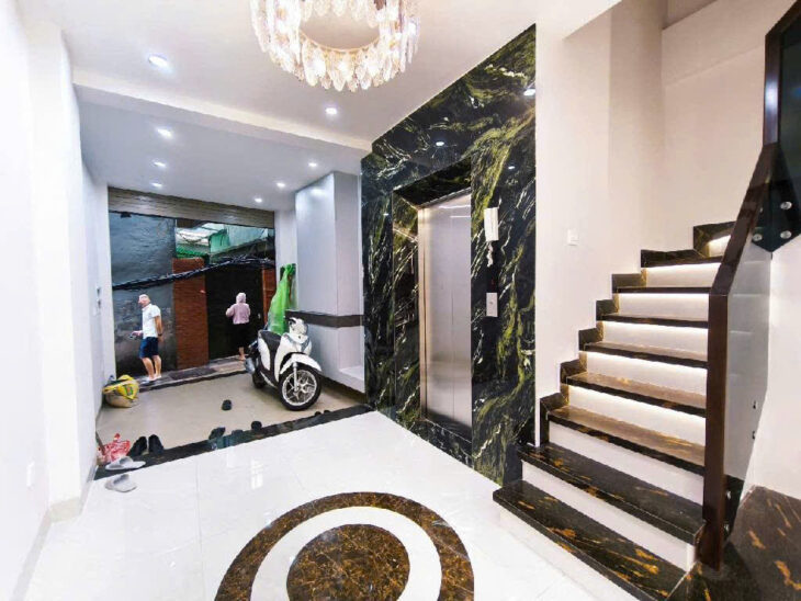 Bán nhà Phố Cát Linh, 41m2, Ngõ Nông Ô Tô, Full Nội Thất, Giá: 13.68 Tỷ, Lh: 0396935190.