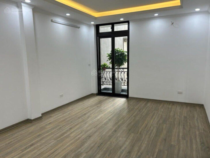 BÁN NHÀ XUÂN LA, SÁT PHỐ, ÔTÔ ĐỖ CỬA, DT 40M2, MT 4M, GIÁ 9.7 TỶ