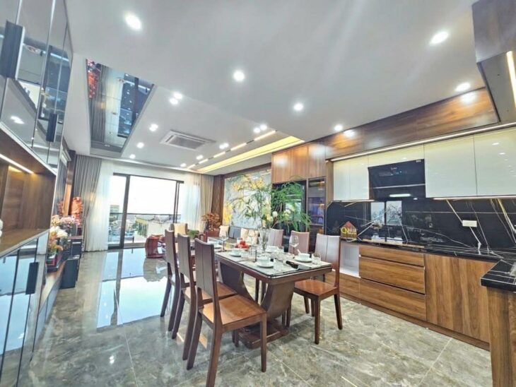 nhà đẹp Cổ Linh, 8 tầng thang máy, đối diện Aeon, gara, full nội thất