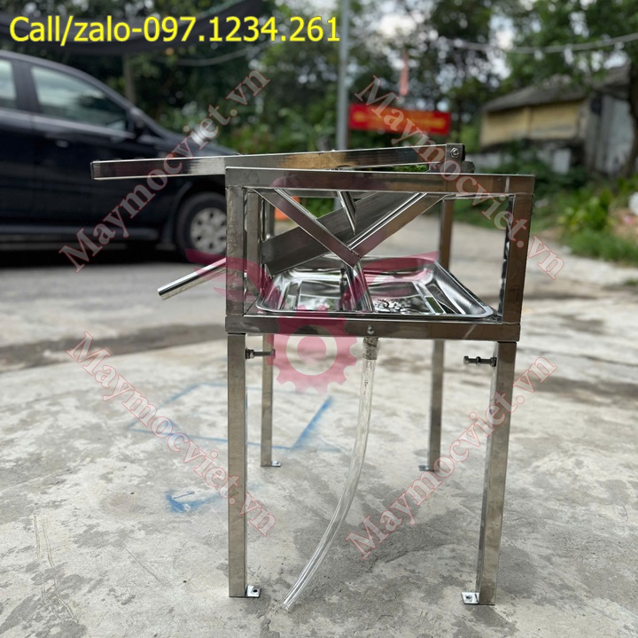 Thiết bị bổ và đục lỗ dừa tươi VM304 giá rẻ