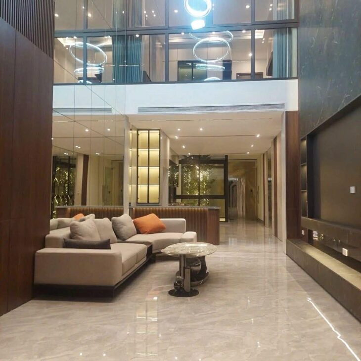 nhà đẹp lô góc Việt Hưng, 100m x 7 tầng, ôtô tránh, gần BigC Long Biên