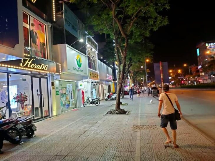 nhà mặt phố Nguyễn Văn Cừ, 440m, mặt tiền 18m, nở hậu, vỉa hè đá bóng