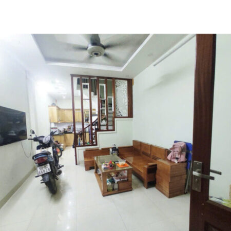 BÁN NHÀ LÔ GÓC 3 MẶT THOÁNG Ô TÔ TRÁNH CÁCH 80M. NHÀ 5 TẦNG .RA TỚI ĐƯỜNG 32 CHỈ 200M.VÀ ĐẠI HỌC