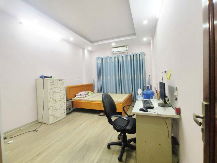 BÁN NHÀ LÔ GÓC 3 MẶT THOÁNG Ô TÔ TRÁNH CÁCH 80M. NHÀ 5 TẦNG .RA TỚI ĐƯỜNG 32 CHỈ 200M.VÀ ĐẠI HỌC