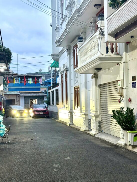 4.5❌15m, BÁN NHÀ 4 TẦNG, KHU PHÂN LÔ, HẺM 8M, PHẠM VĂN BẠCH, F15 TÂN BÌNH, 10 TỶ NHỈNH