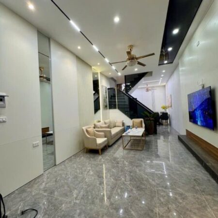 Bán nhà Hoàng Văn Thái – Ô tô vào nhà – 15,9 tỷ 45m2 5 tầng – sổ đỏ nở hậu