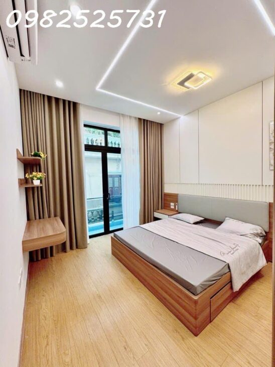 Bán nhà Hoàng Văn Thái – Ô tô vào nhà – 15,9 tỷ 45m2 5 tầng – sổ đỏ nở hậu