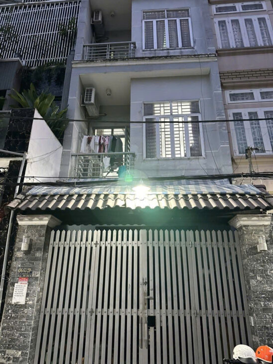 Chính chủ bán gấp căn nhà 2 tầng, hẻm xe ô tô, trên đường Dương Quảng Hàm, P.06, GV Gía chỉ 7,25 tỷ