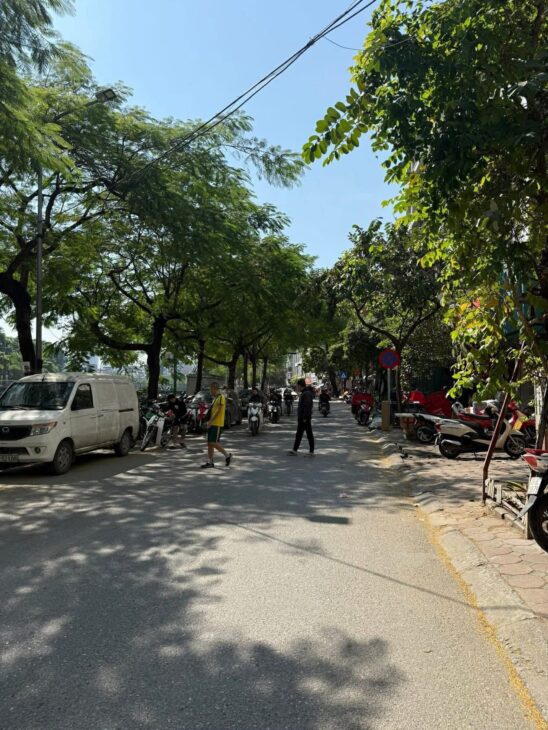 BÁN NHÀ NGUYỄN KHANG CẦU GIẤY NGÕ NÔNG GẦN PHỐ VỊ TRÍ SIÊU ĐẸP 40M 5 TẦNG 13,7 TỶ