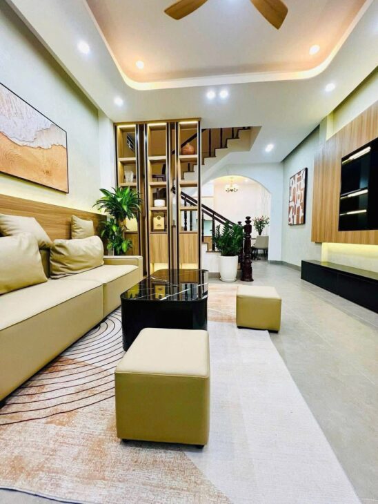 BÁN NHÀ NGUYỄN KHANG CẦU GIẤY NGÕ NÔNG GẦN PHỐ VỊ TRÍ SIÊU ĐẸP 40M 5 TẦNG 13,7 TỶ