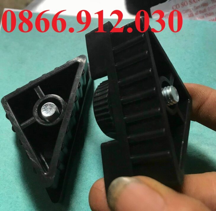 Cách xử lý khi chân bàn ghế bị cập kênh nhanh, gọn, chuẩn kỹ thuật