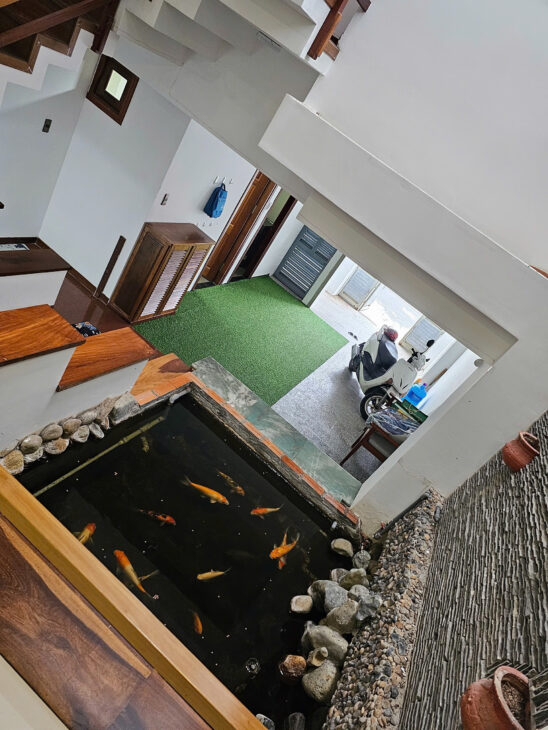 Bán nhà 3 tầng Phó Đức Chính, Vĩnh Hòa – gần biển 300m, có hồ cá Koi, giá 10 tỷ