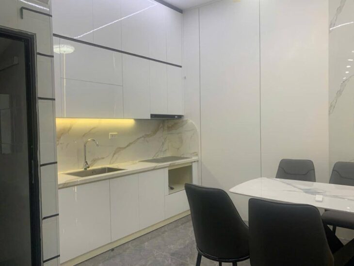 Nhà phân lô Hoàng Văn Thái-42m*5 tầng*4,5mMT- Ôtô đỗ cửa-Gần Trường,Chợ. Giá 15,8 tỷ