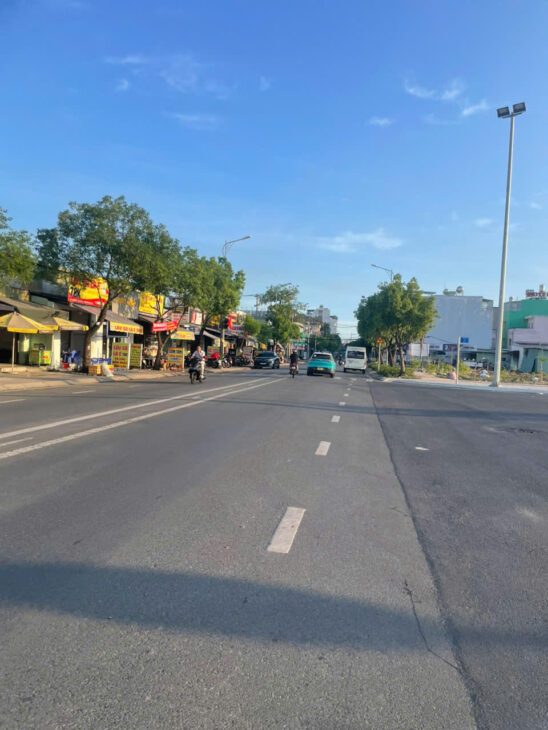 Bán nhà mặt tiền 2500m2 giá 8 triệu/m2 đường 236 sát đường Bến Than