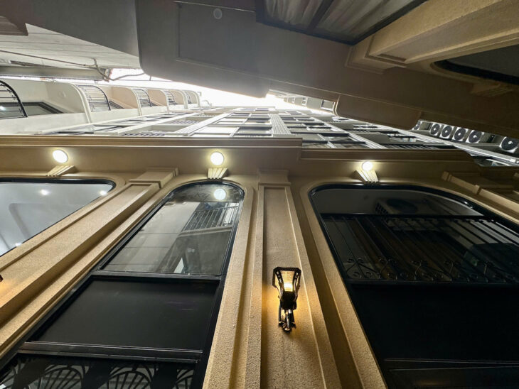 (Tin thật 100%) Bán tòa CHDV 104m2 x 32P ở Lê Đức Thọ – Dòng tiền 2,2 tỷ ~ 7,2%/năm – Cách phố 35m