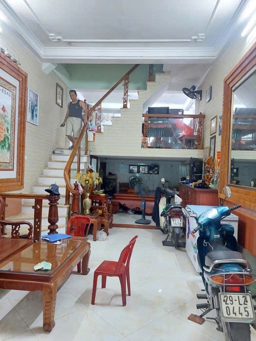 Nhà Xuân La, 43m, 5 tầng! Có gala oto, nở hậu! Mặt tiền lý tưởng!