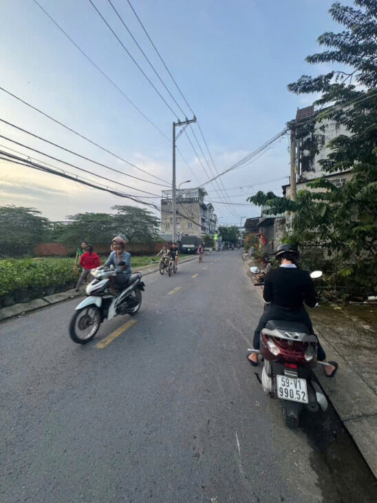 BÁN GẤP DÃY TRỌ (12×50) – MẶT TIỀN ĐƯỜNG ĐÔNG THẠNH, HÓC MÔN GIÁ RẺ