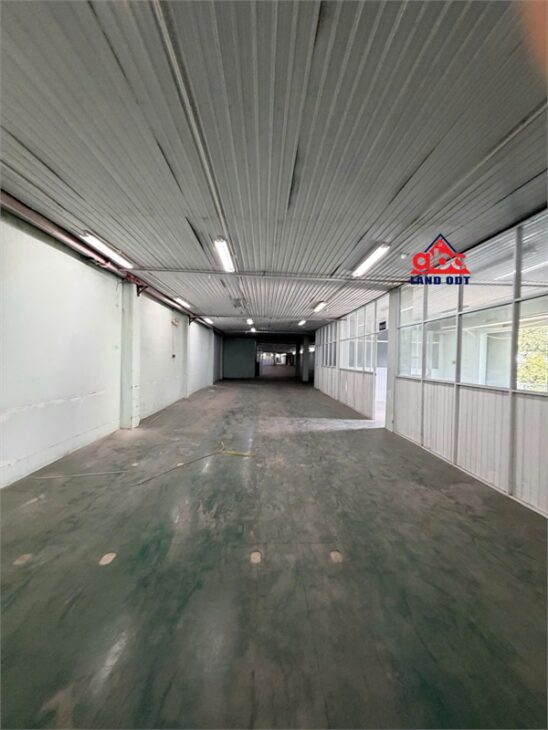 XT609 nhà xưởng sản xuất trong khu công nghiệp, giá thuê siêu rẻ trống xưởng