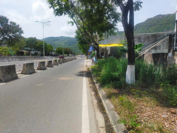Bán đất Mặt Tiền đại lộ Nguyễn Tất Thành, Phước Đồng, Nha Trang.Diện tích: 570m² ngang 10 mét.