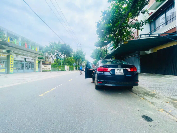 CẦN BÁN NHÀ 3 TẦNG – 6 PHÒNG NGỦ – TRUNG TÂM HÒA CƯỜNG BẮC – ĐƯỜNG 7,5M + VỈA HÈ RỘNG 4,5M – GIÁ