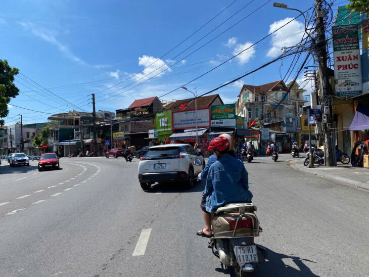 🌈 Cho thuê nhà 3 tầng mặt tiền ngự Bình giao nhau hùng vương TP HUẾ bề ngang rộng rãi 7 m