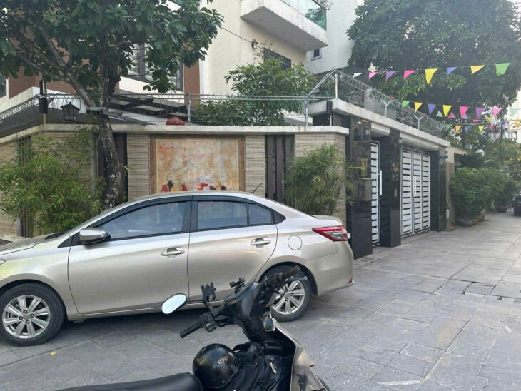 Bán Biệt thự ô góc Liền kề Khu Đô thị văn Phú vỉa hè kinh doanh chân chung cư 226 m 4 tầng mt 15m