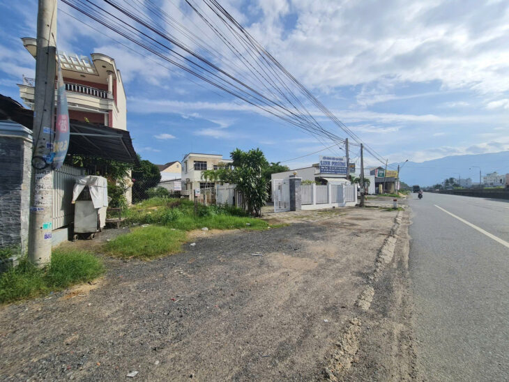 Đất mặt tiền ql1a phường Ninh Hà( phường Hòa Thắng mới) tỉnh Khánh Hoà. Diện tích 212m2 ngang