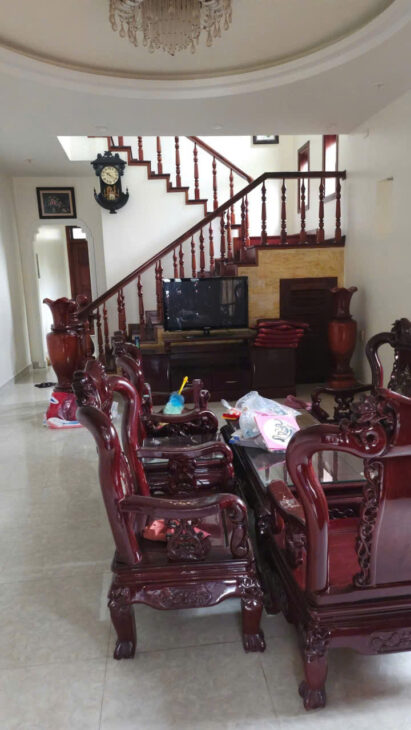 Cho thuê Villa nguyên căn 4 phòng ngủ full nội thất sân đậu ô tô mặt tiền Yersin Đà Lạt giá 20 triệu
