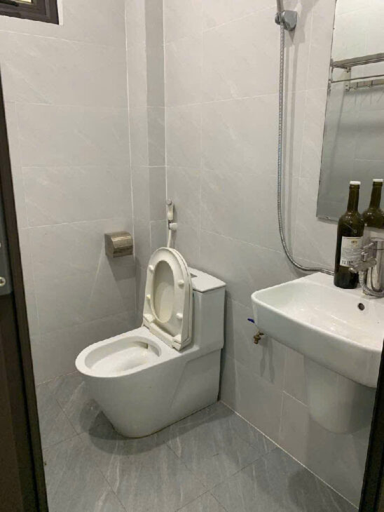 🏡 Bán nhà mới kính cong ngay sau Big C Long Biên – 45m² – MT 5m – Ô TÔ TRÁNH – FULL NỘI THẤT –